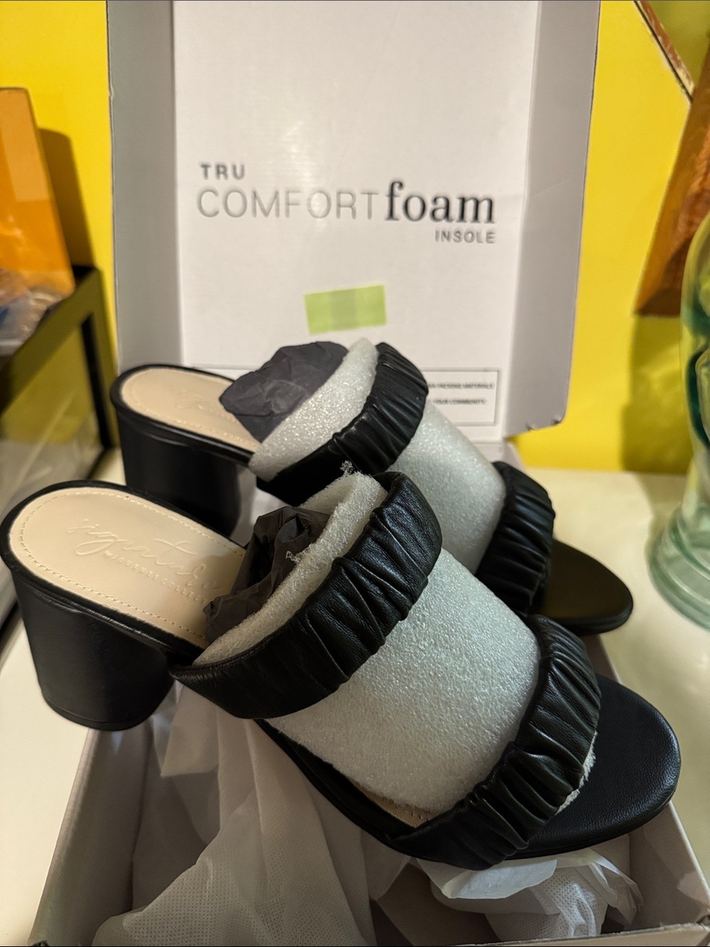 NIB signature by journee collection sandals size 11.
